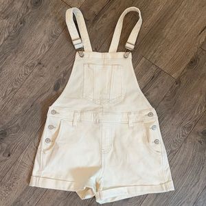 White shortall old navy small